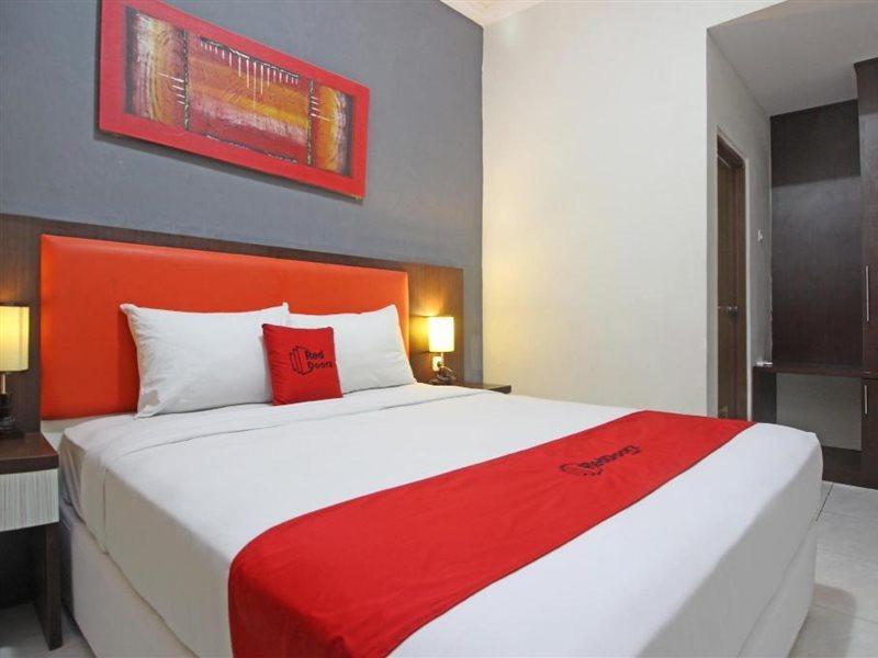 Reddoorz Plus Near Keraton Solo Εξωτερικό φωτογραφία