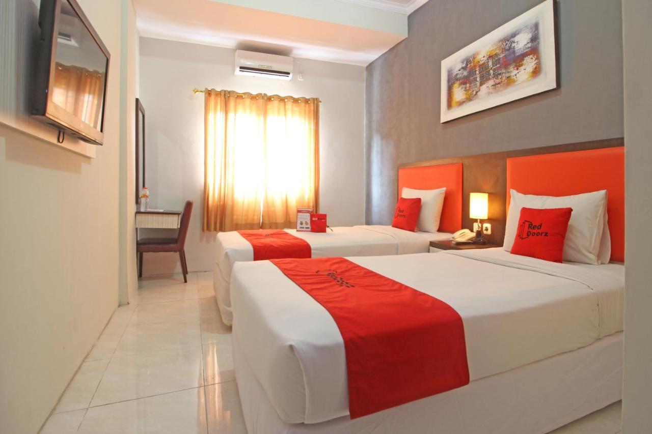 Reddoorz Plus Near Keraton Solo Εξωτερικό φωτογραφία